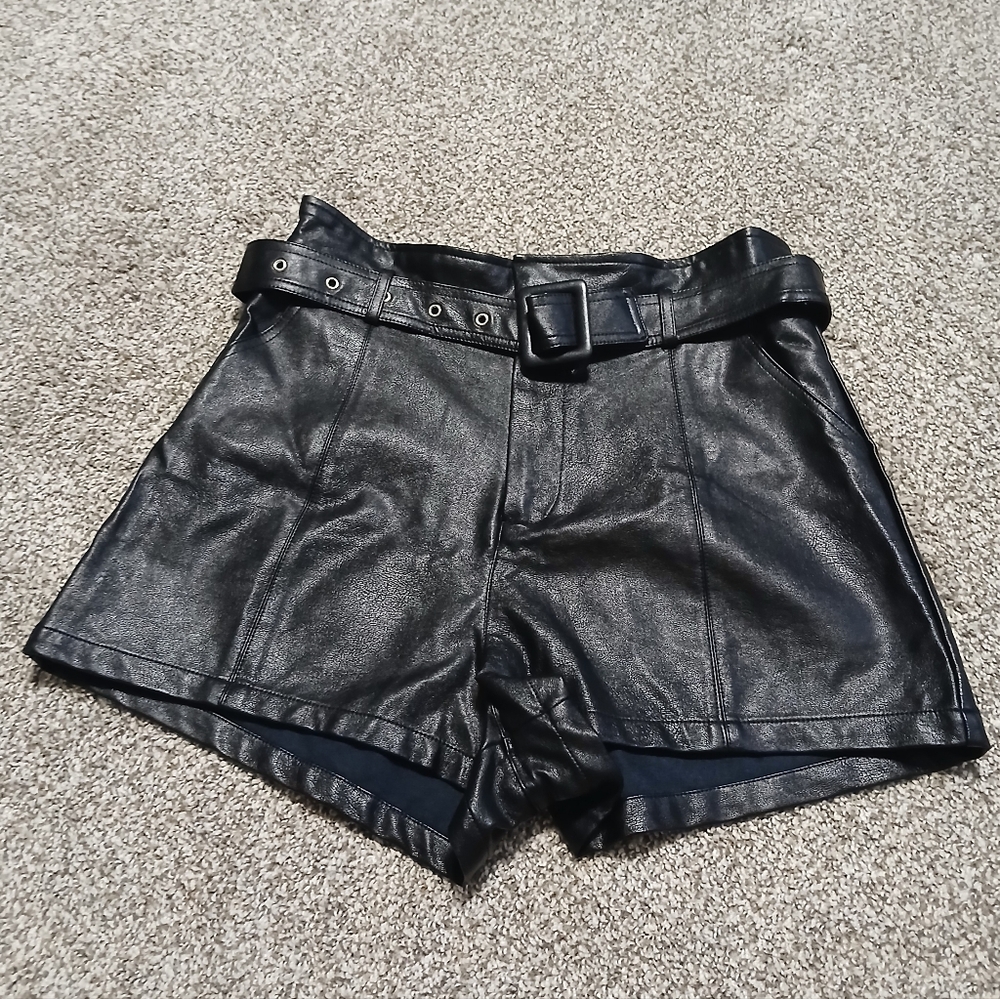 Gilli Black Women Shorts Size M